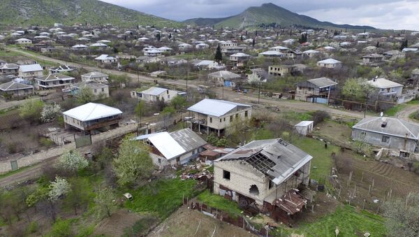 Casas destruidas en Nagorno Karabaj - Sputnik Mundo
