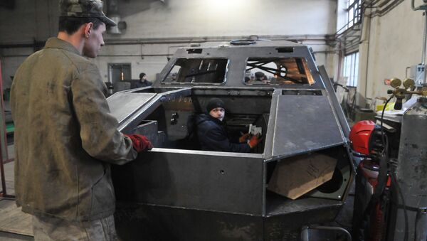 La producción de los autos blindados Dozor-B - Sputnik Mundo