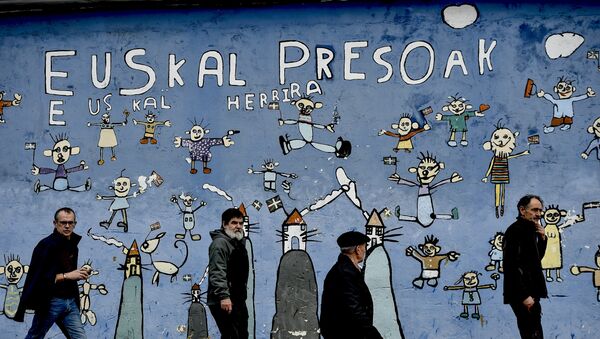 Frase en la pared dice: Prisionero del País Vasco - Sputnik Mundo