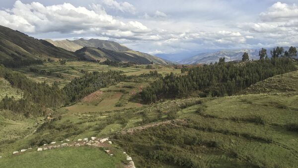 Farms and varying landscapes surrounding Cusco, Peru are seen in this undated handout photo released April 6, 2016 by Amy Goldberg. - Sputnik Mundo