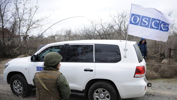 Carro de OSCE en Donbás - Sputnik Mundo