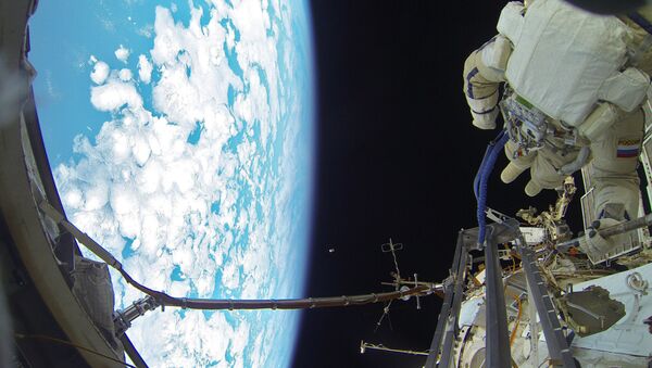 La caminata espacial de los cosmonautas rusos - Sputnik Mundo