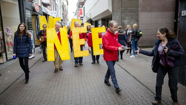Manifestación en contra de la asociación entre la UE y Ucrania en Holanda - Sputnik Mundo