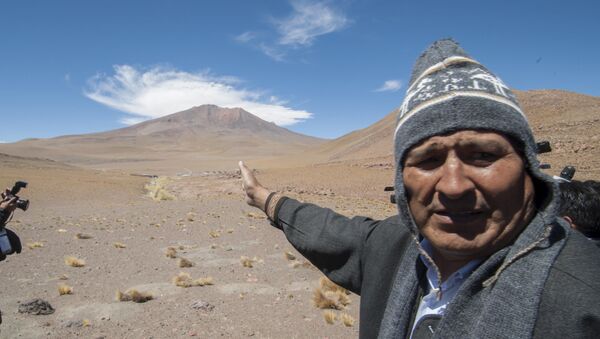 Bolivia's President Evo Morales gestures towards the route of Silala - Sputnik Mundo