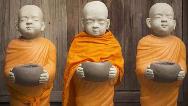 Статуэтки буддийских монахов - Sputnik Mundo