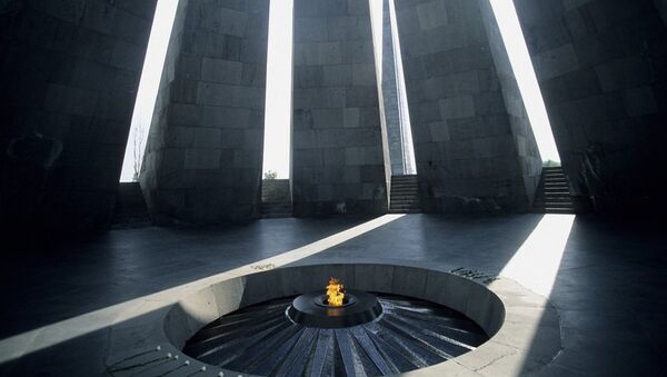 Monumento dedicado a víctimas del genocidio armenio, Tsitsernakaberd - Sputnik Mundo