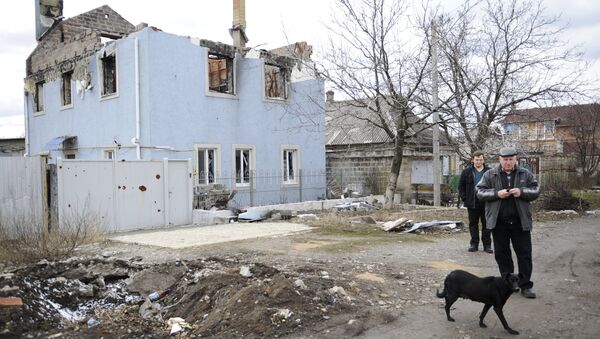 Casa demolida en Donetsk - Sputnik Mundo