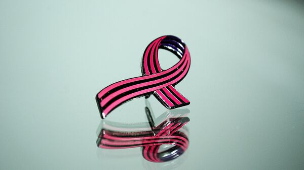 El lazo rosado, símbolo de la lucha contra el cáncer de mama - Sputnik Mundo