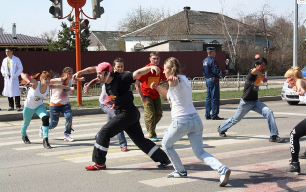 Participantes del flashmob en Jakasia - Sputnik Mundo