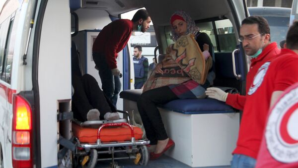 Evacuan a más de 500 sirios heridos de las localidades bloqueadas - Sputnik Mundo