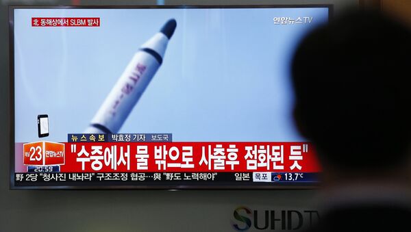 Lanzamiento de misil por Corea del Norte - Sputnik Mundo
