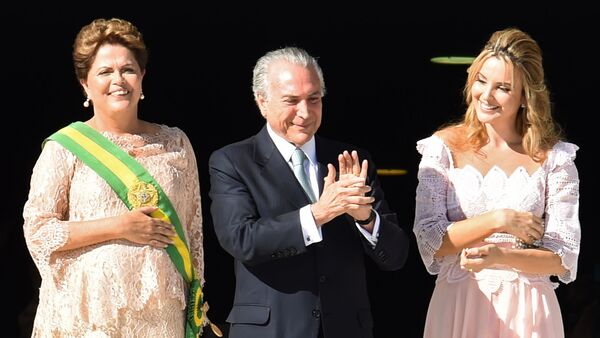 Dilma Rousseff, Michel Temer y su esposa Marcela (dcha.) - Sputnik Mundo