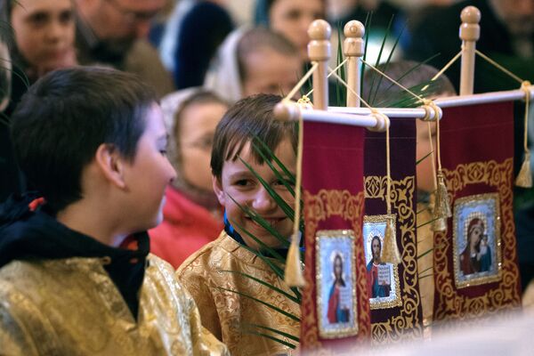 Los ortodoxos celebran el Domingo de Ramos - Sputnik Mundo