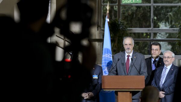 Jefe de la delegación del Gobierno sirio, Bashar Jaafari, habla durante las negociaciones en Ginebra (archivo) - Sputnik Mundo
