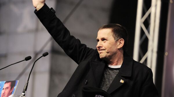 Leader of the Basque Patriotic Left movement Arnaldo Otegi waves during a public appearance in the northern Spanish Basque city of Elgoibar on March 1, 2016 after his release today from prison after been imprisoned since 2009. - Sputnik Mundo