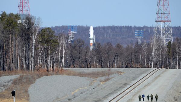Cohete portador ruso Soyuz-2.1a en el cosmódromo ruso Vostochni - Sputnik Mundo
