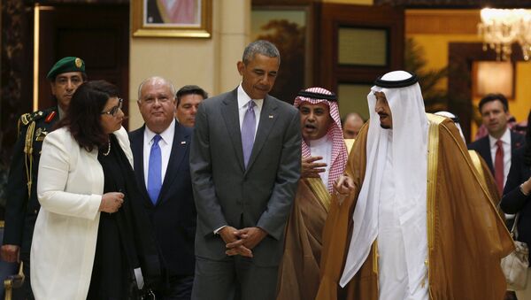 El mandatario de EEUU, Barack Obama, con el rey de Arabia Saudí, Salmán bin Abdelaziz - Sputnik Mundo