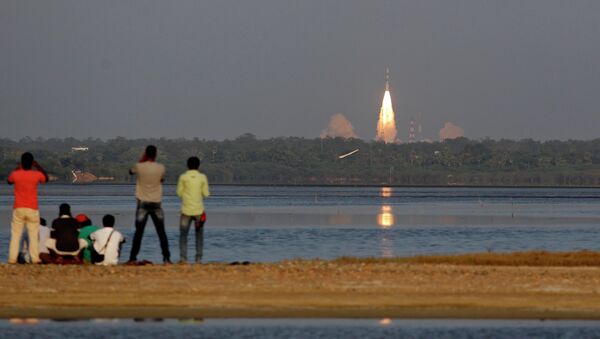 Indian Space Research Organisation’s Polar Satellite Launch Vehicle-C27 successfully lifted off from the Sriharikotta rocket port carrying IRNSS-1D - Sputnik Mundo