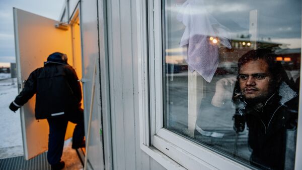 Un refugiado en un centro para los refugiados cerca de la frontera ruso-noruega (archivo) - Sputnik Mundo