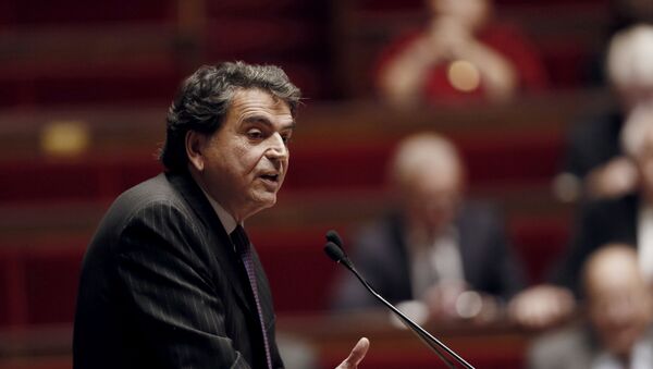 French righ-wing UMP member of Parliament Pierre Lellouche speaks during a debate on November 28, 2014 - Sputnik Mundo