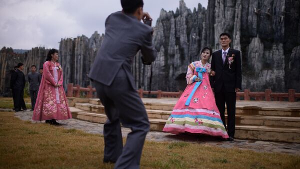 Los recién casados en Pyongyang - Sputnik Mundo