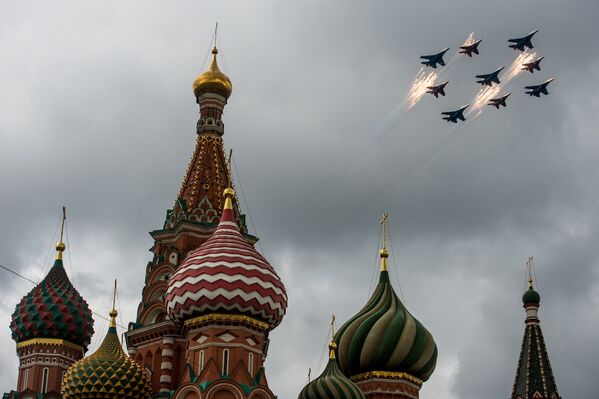 Primer ensayo en Moscú de las Fuerzas Aéreas para el Día de la Victoria - Sputnik Mundo