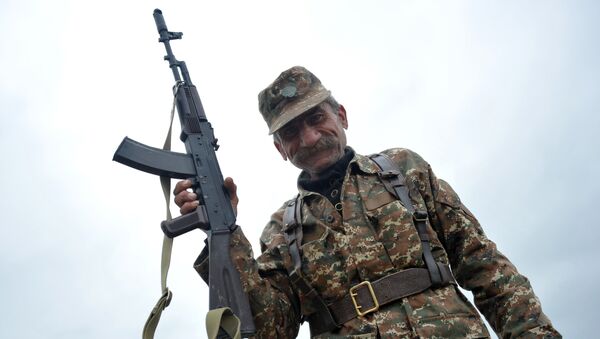 Militar de las fuerzas de Nagorno Karabaj - Sputnik Mundo