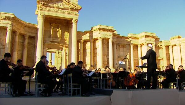 Una oración por Palmira: orquesta rusa lleva música a la ciudad liberada - Sputnik Mundo