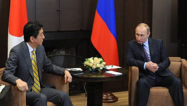 Encuentro del presidente de Rusia, Vladimir Purin, con el primer ministro de Japón, Shinzo Abe - Sputnik Mundo