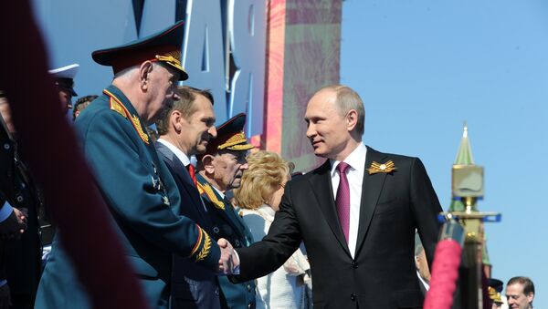 Presidente de Rusia, Vladímir Putin, y los veteranos de la Gran Guerra Patria - Sputnik Mundo