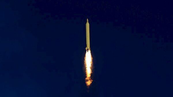 A ballistic missile is launched and tested in an undisclosed location, Iran, in this handout photo released by Farsnews on March 9, 2016 - Sputnik Mundo