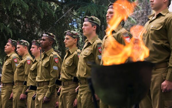 Soldados israelíes durante una ceremonia de reconocimiento en Jerusalén - Sputnik Mundo