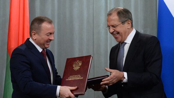 Ministro de Asuntos Exteriores de Bielorrusia, Vladímir Makei y ministro de Asuntos Exteriores de Rusia, Serguéi Lavrov (archivo) - Sputnik Mundo