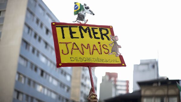Cartel 'Temer nunca' durante la protesta en Sao Paolo, Brasil - Sputnik Mundo