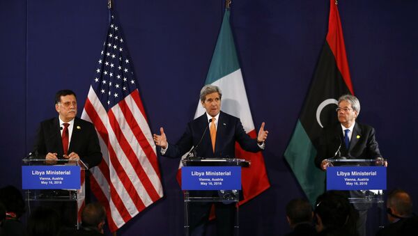 Primer ministro libio, Fayez al-Sarraj, John Kerry, secretario de Estado de EE UU, y canciller italiano, Paolo Gentiloni - Sputnik Mundo