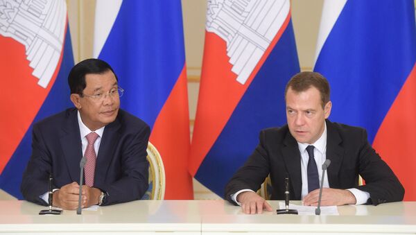Primer ministro de Camboya, Hun Sen y primer ministro de Rusia, Dmitri Medvedev - Sputnik Mundo