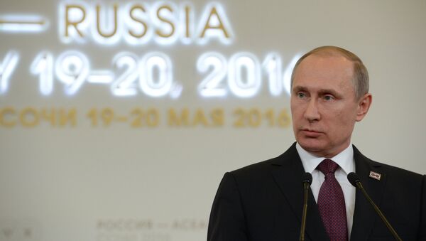 Vladímir Putin, el presidente de Rusia, durante la sesión plenaria de la cumbre de ASEAN - Sputnik Mundo