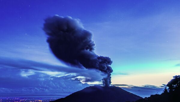 El volcán Turrialba en Costa Rica - Sputnik Mundo