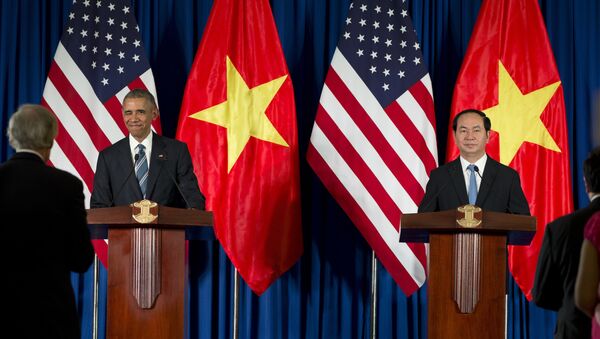 El presidente de EEUU, Barack Obama, y Tran Dai Quang, el presidente de Vietnam - Sputnik Mundo