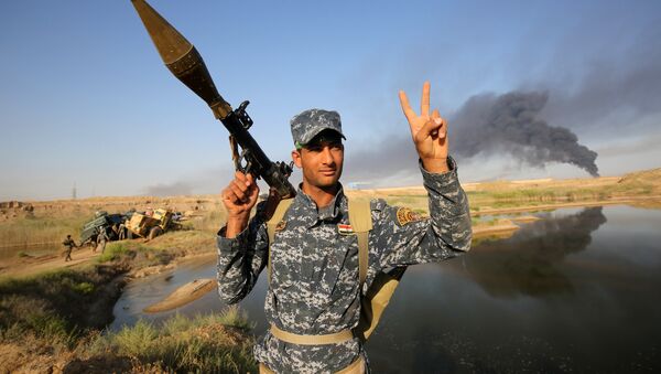 Militar iraquí durante la ofensiva para liberar la ciudad de Faluya - Sputnik Mundo