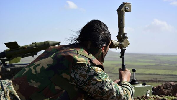Militar del Ejército sirio cerca de la ciudad de Deraa - Sputnik Mundo
