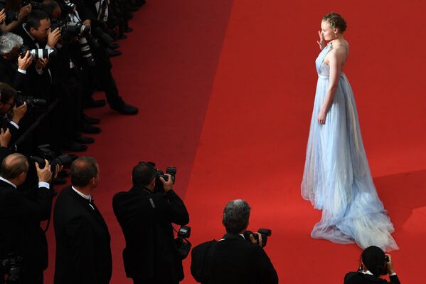 Festival de Cannes: vestidos lujosos y resultados imprevisibles - Sputnik Mundo
