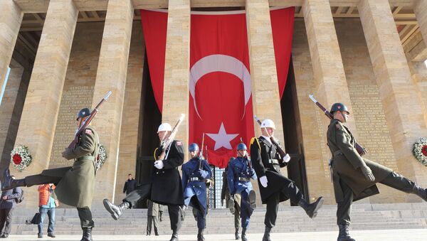 Soldados fuera del mausoleo del fundador de Turquía, Mustafa Kemal Ataturk - Sputnik Mundo