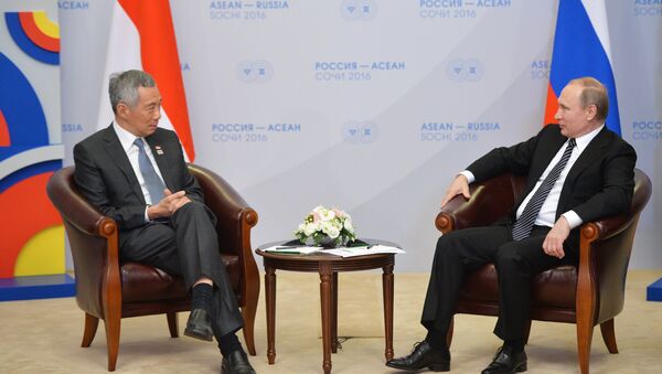 Presidente de Rusia, Vladímir Putin y el primer ministro de Singapur, Lee Hsien Loong - Sputnik Mundo