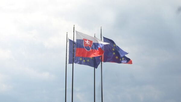 Banderas de Eslovaquia y la UE - Sputnik Mundo