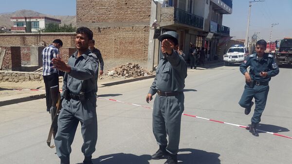 Fuerzas de seguridad afganas en el lugar del atentado suicida en Kabul - Sputnik Mundo