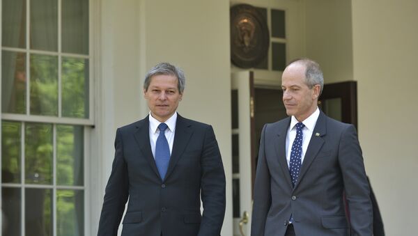 Romania's Prime Minister Dacian Ciolos and US Vice President Joe Biden - Sputnik Mundo