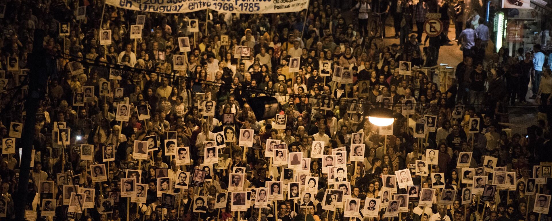 Demonstrators take part in the 20th March of Silence in Montevideo, Uruguay, Wednesday, May 20, 2015.  - Sputnik Mundo, 1920, 20.05.2022