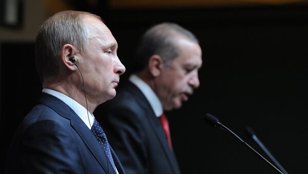 Vladímir Putin, presidente ruso, con su homólogo turco, Recep Tayyip Erdogan - Sputnik Mundo