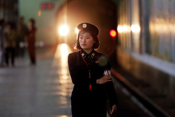 Una excursión por el metro de Pyongyang - Sputnik Mundo